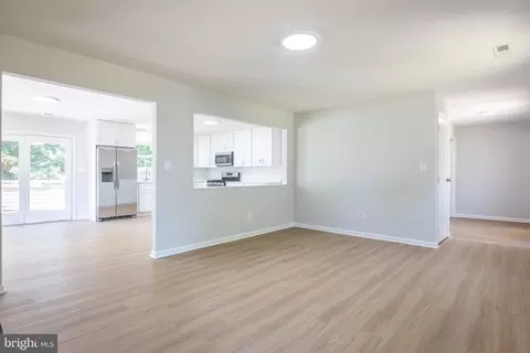 8822 Saunders Ln, Lanham, MD 20706 photo 31