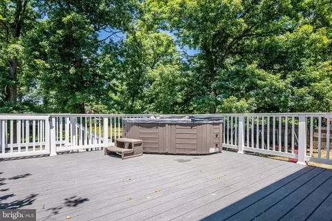 8822 Saunders Ln, Lanham, MD 20706 photo 11