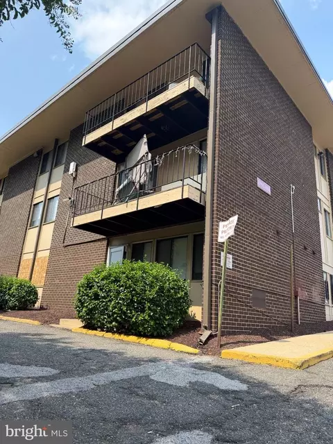 3904 Stone Gate Dr #E, Suitland, MD 20746