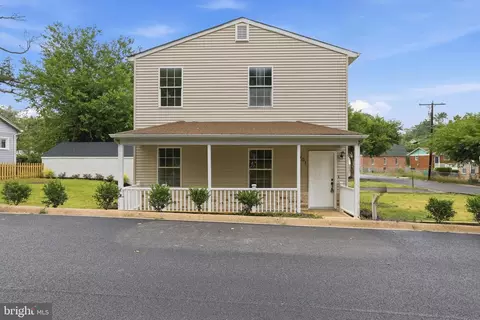 901 Nova Ave, Capitol Heights, MD 20743