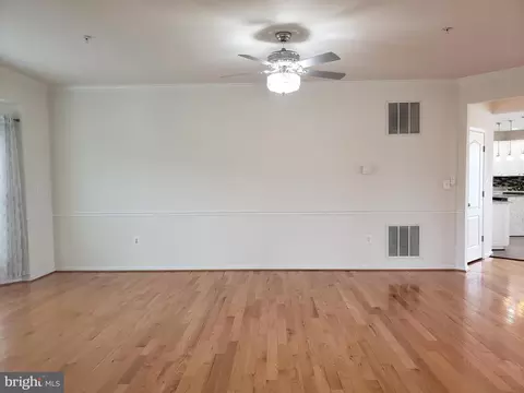 Living - 7406 White Plains Ln, Brandywine, MD 20613 photo 16 of 27