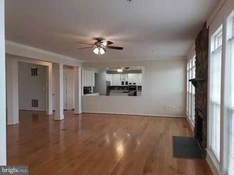 Living - 7406 White Plains Ln, Brandywine, MD 20613 photo 2 of 27