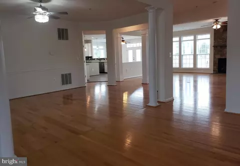 Living - 7406 White Plains Ln, Brandywine, MD 20613 photo 8 of 27