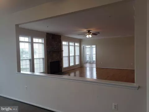 Living - 7406 White Plains Ln, Brandywine, MD 20613 photo 9 of 27
