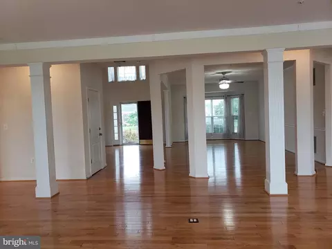 Living - 7406 White Plains Ln, Brandywine, MD 20613 photo 4 of 27