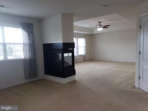 Living - 7406 White Plains Ln, Brandywine, MD 20613 photo 23 of 27