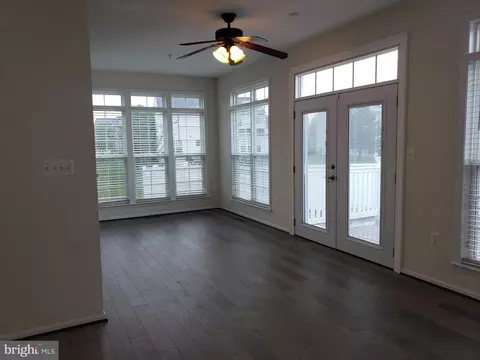 Living - 7406 White Plains Ln, Brandywine, MD 20613 photo 10 of 27