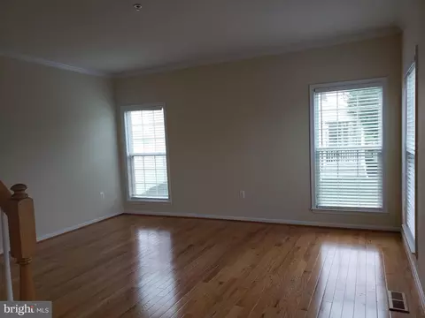 Living - 7406 White Plains Ln, Brandywine, MD 20613 photo 17 of 27