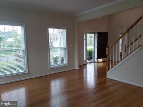 Living - 7406 White Plains Ln, Brandywine, MD 20613 photo 12 of 27