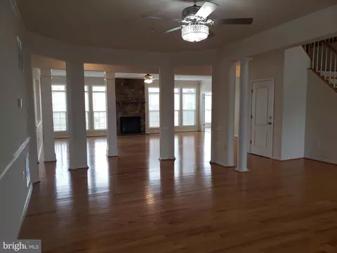 Living - 7406 White Plains Ln, Brandywine, MD 20613 photo 7 of 27