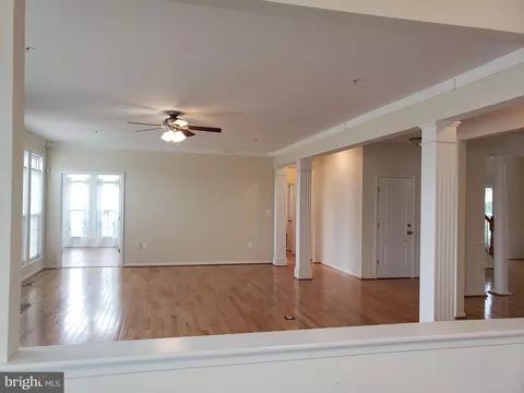 Living - 7406 White Plains Ln, Brandywine, MD 20613 photo 5 of 27