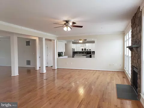 Living - 7406 White Plains Ln, Brandywine, MD 20613 photo 6 of 27