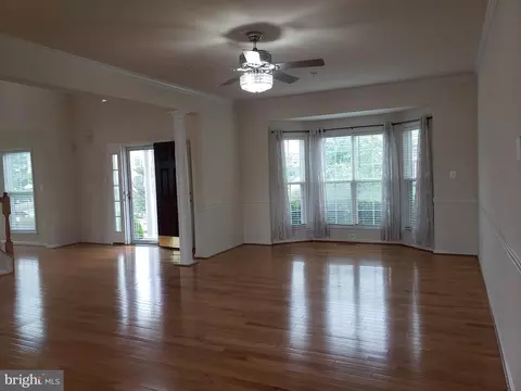 Living - 7406 White Plains Ln, Brandywine, MD 20613 photo 14 of 27