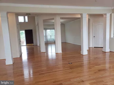 Living - 7406 White Plains Ln, Brandywine, MD 20613 photo 3 of 27