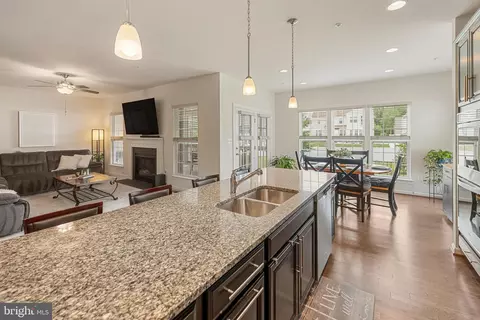 Kitchen - 12605 Broughton Blf, Brandywine, MD 20613 photo 4 of 5