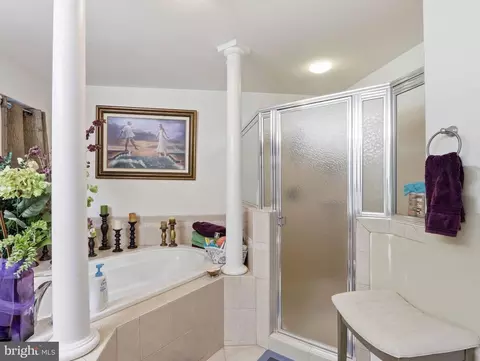 Bath - 9601 Prince William Dr, Brandywine, MD 20613 photo 2 of 3