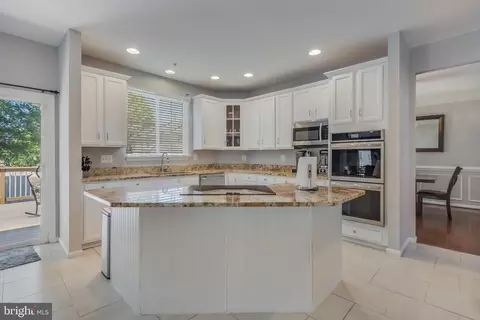 10012 River Walk Ter, Marlboro, MD 20774