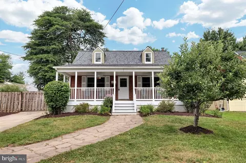 8702 50th Pl, College Park, MD 20740