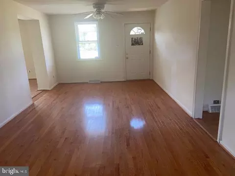Living - 14510 Neale Dr, Brandywine, MD 20613 photo 2 of 4