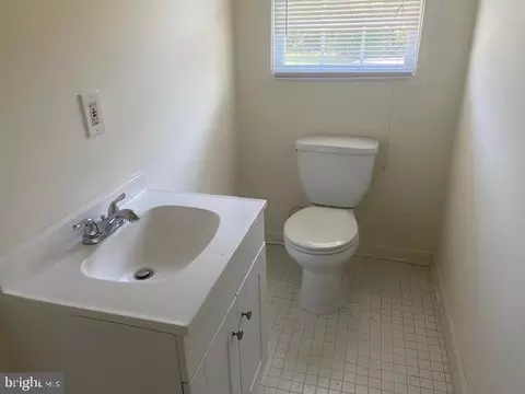 Bath - 14510 Neale Dr, Brandywine, MD 20613 photo 2 of 3