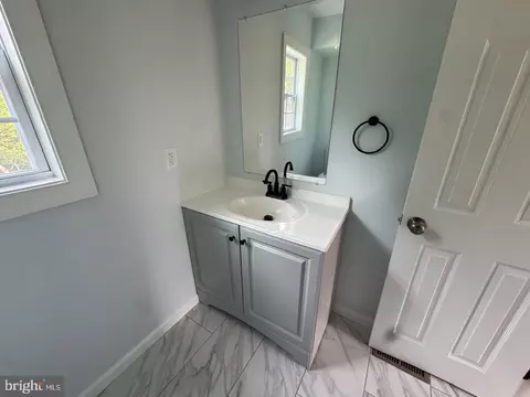 Bath - 9537 Badger Ave, Clinton, MD 20735 photo 2 of 3