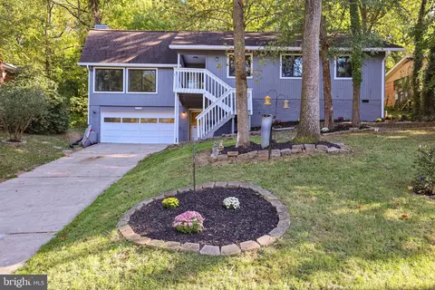 37 Lakeside Dr, Greenbelt, MD 20770