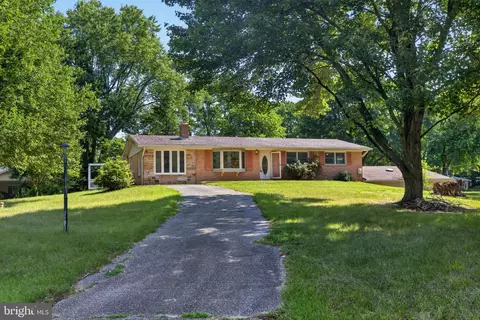 5611 Park Dr, Bowie, MD 20715