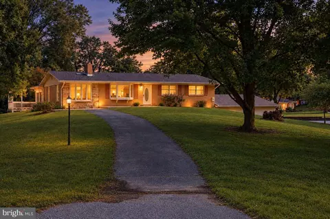 5611 Park Dr, Bowie, MD 20715