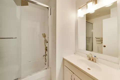 Bath - 7035 Woodstream Ln, Lanham, MD 20706 photo 3 of 3