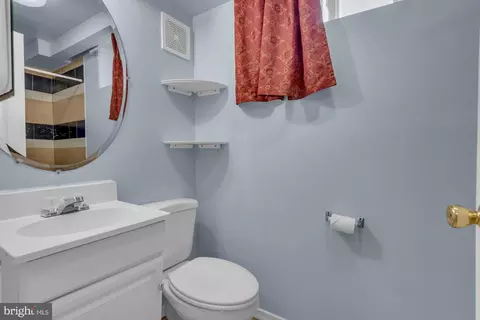 Bath - 7500 Terra Alta Ct, Lanham, MD 20706 photo 2 of 3