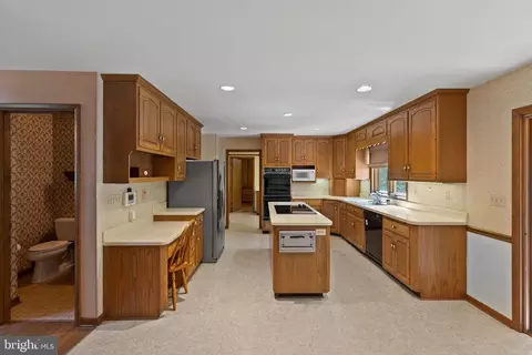 Kitchen - 7517 Brooklyn Bridge Rd, Laurel, MD 20707 photo 2 of 3