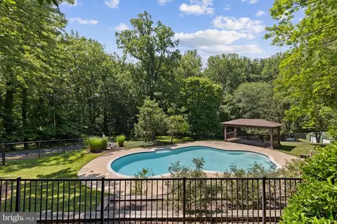 Exterior - 7517 Brooklyn Bridge Rd, Laurel, MD 20707 photo 2 of 4