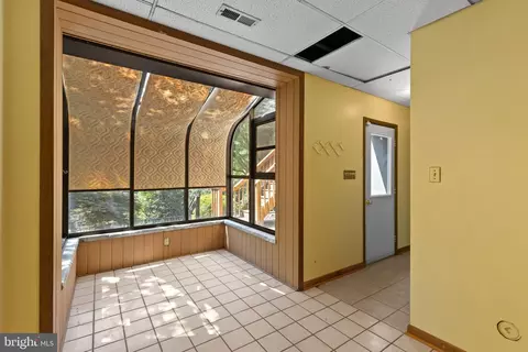 Entry Way - 7517 Brooklyn Bridge Rd, Laurel, MD 20707 photo 3 of 3