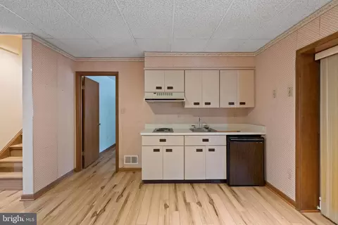 Kitchen - 7517 Brooklyn Bridge Rd, Laurel, MD 20707 photo 3 of 3