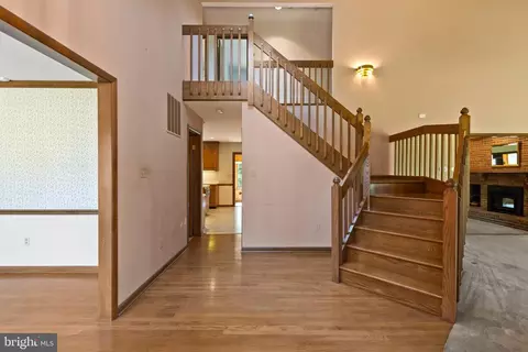 Entry Way - 7517 Brooklyn Bridge Rd, Laurel, MD 20707 photo 1 of 3