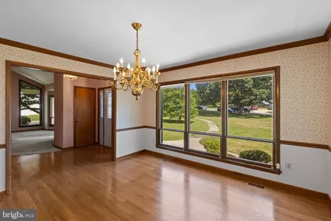 Dining - 7517 Brooklyn Bridge Rd, Laurel, MD 20707 photo 1 of 1
