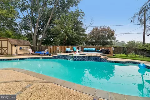 Exterior - 15751 Pointer Ridge Dr, Bowie, MD 20716 photo 13 of 16