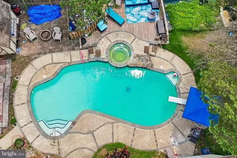 Exterior - 15751 Pointer Ridge Dr, Bowie, MD 20716 photo 15 of 16