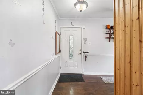 Entry Way - 15751 Pointer Ridge Dr, Bowie, MD 20716 photo 2 of 9