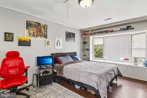 Bedroom - 15751 Pointer Ridge Dr, Bowie, MD 20716 photo 6 of 12