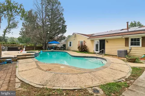 Exterior - 15751 Pointer Ridge Dr, Bowie, MD 20716 photo 8 of 16