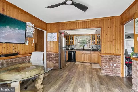 Entry Way - 15751 Pointer Ridge Dr, Bowie, MD 20716 photo 7 of 9