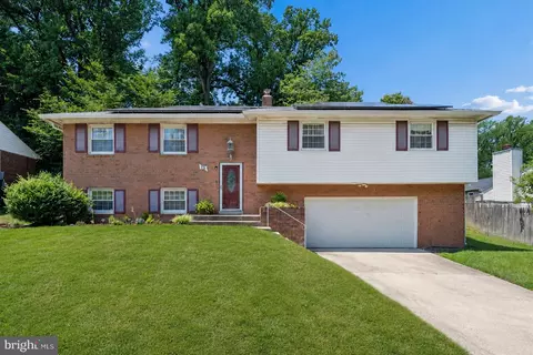 15 Herrington Dr, Marlboro, MD 20774