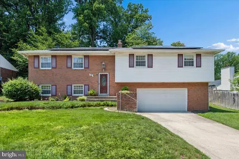 15 Herrington Dr, Marlboro, MD 20774