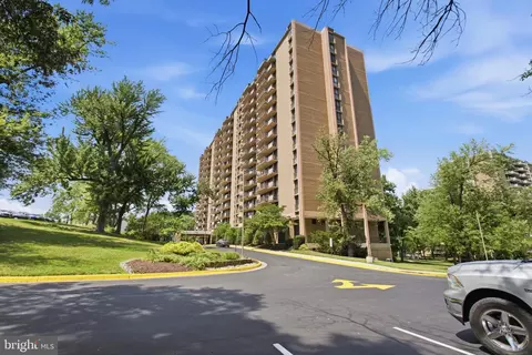 6100 Westchester Park Dr #T8, College Park, MD 20740