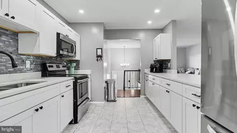 Entry Way - 9012 Cameron Ct, Clinton, MD 20735 photo 1 of 12