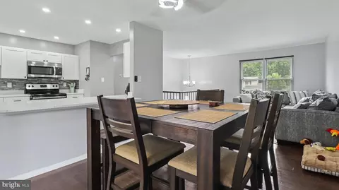 Entry Way - 9012 Cameron Ct, Clinton, MD 20735 photo 5 of 12