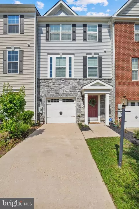 12 Arenas Ct, Capitol Heights, MD 20743
