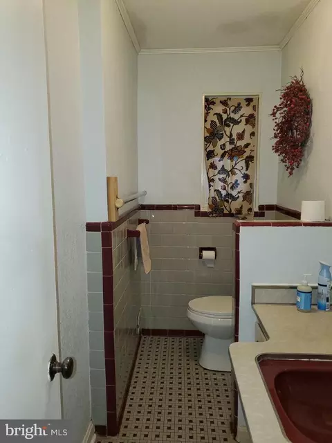 Bath - 8311 Navahoe Dr, Silver Spring, MD 20903 photo 2 of 3