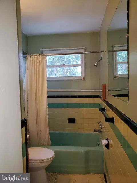 Bath - 8311 Navahoe Dr, Silver Spring, MD 20903 photo 1 of 3